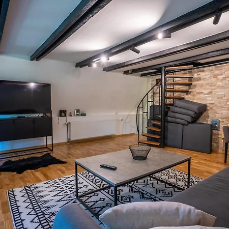 Cozy Nest *